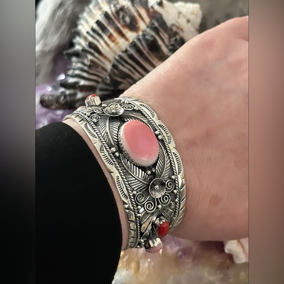 Pink conch mediterranean coral southwestern Sterling silver cuff - Picture 7 of 16